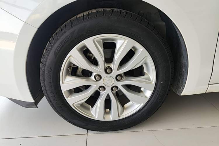 Used Buick GT 2021 Revised Version Flagship 1.5L Automatic Elite Edition Left Front Wheel Hub