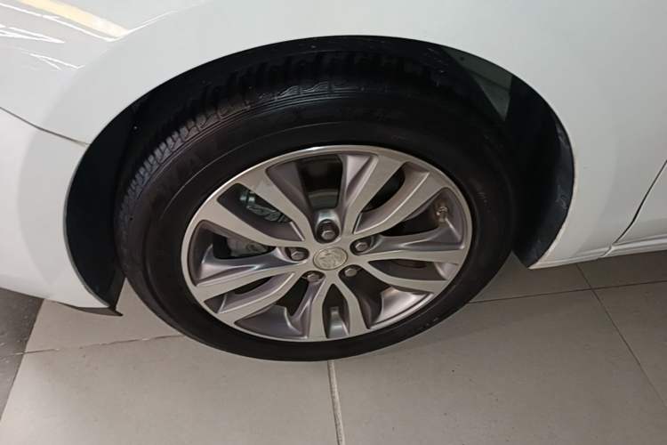 Used Buick GT 2021 Revised Version 1.3T Automatic Mild Hybrid Elite Edition Left Front Wheel Hub