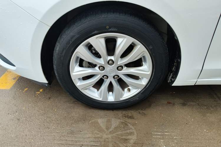 Used Buick GT 2021 Revised Version Flagship 1.5L Automatic Elite Edition Left Front Wheel Hub