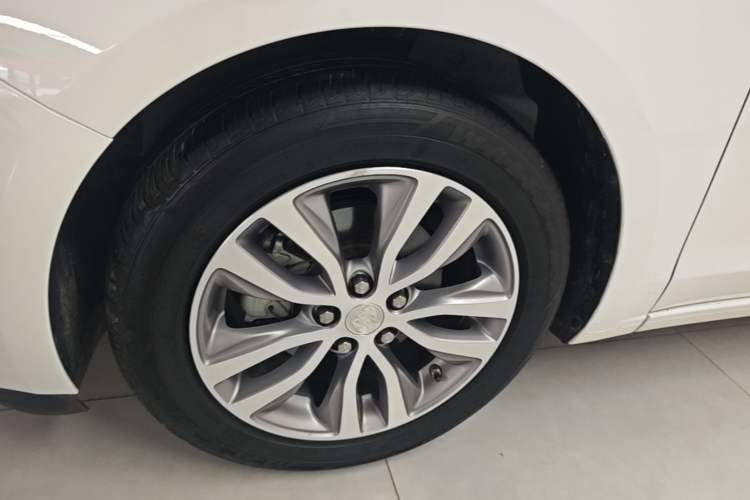 Used Buick GT 2021 Revised Version 1.3T Automatic Mild Hybrid Advanced Edition Left Front Wheel Hub