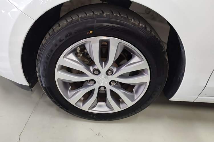 Used Buick GT 2021 1.3T Automatic Mild Hybrid Elite Version Left Front Wheel Hub
