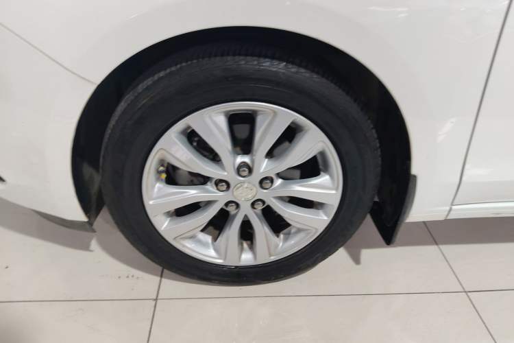 Used Buick GT 2021 Revised Version Flagship 1.5L Automatic Elite Edition Left Front Wheel Hub