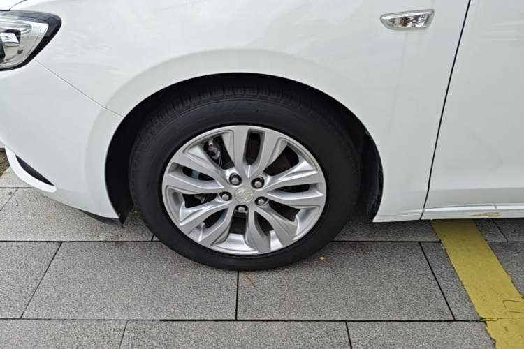 Used Buick GT 2021 Revised Version Flagship 1.5L Automatic Entry-Level Trim Left Front Wheel Hub