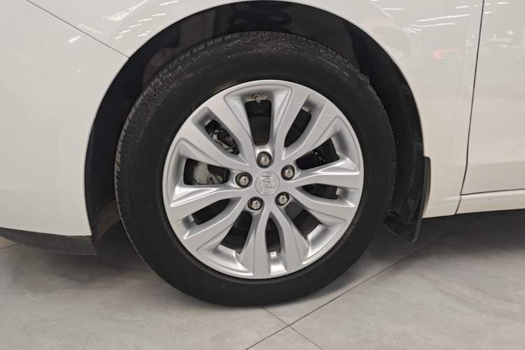 Used Buick GT 2021 Revised Version Flagship 1.5L Automatic Elite Edition Left Front Wheel Hub