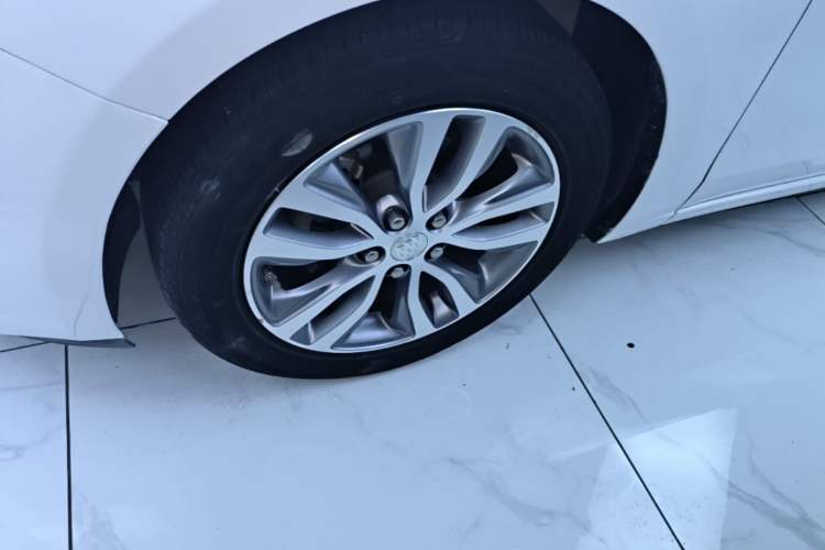Used Buick GT 2021 Revised Version 1.3T Automatic Mild Hybrid Elite Edition Left Front Wheel Hub