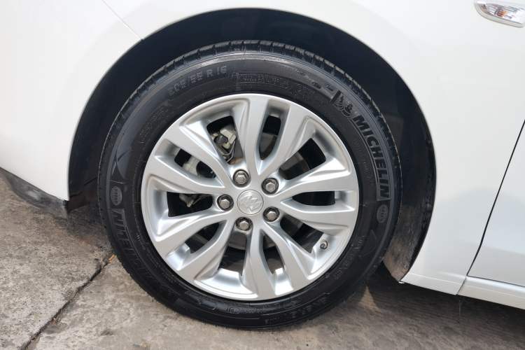 Used Buick GT 2021 Revised Version Flagship 1.5L Automatic Elite Edition Left Front Wheel Hub