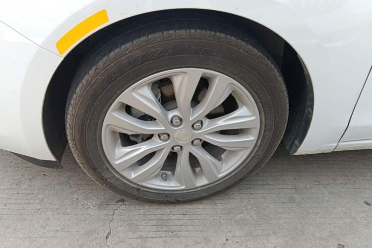 Used Buick GT 2021 Revised Version Flagship 1.5L Automatic Elite Edition Left Front Wheel Hub
