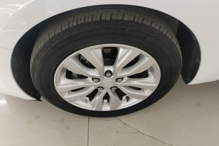 Used Buick GT 2021 Revised Version Flagship 1.5L Automatic Elite Edition Left Front Wheel Hub