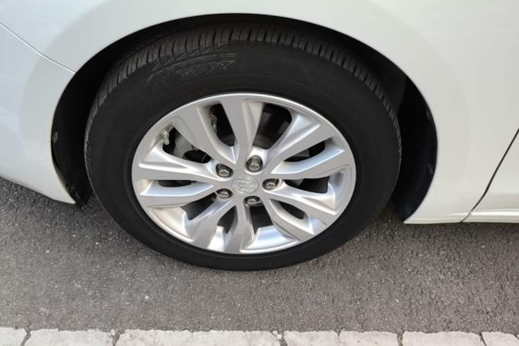 Used Buick GT 2021 Revised Version Flagship 1.5L Automatic Elite Edition Left Front Wheel Hub
