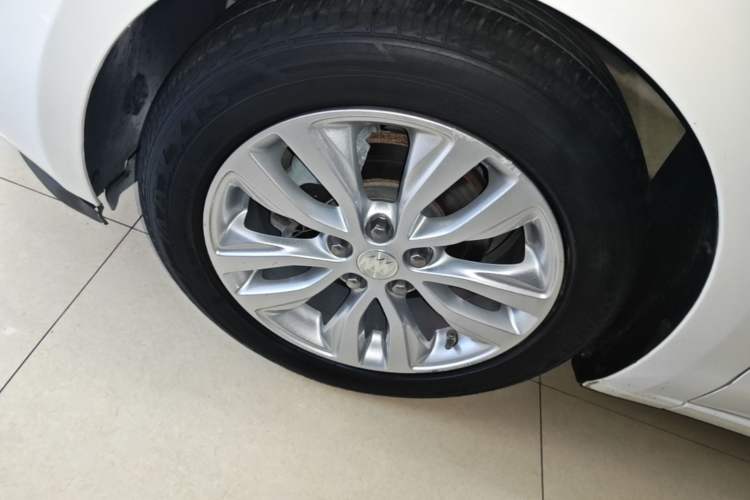 Used Buick GT 2021 Revised Version Flagship 1.5L Automatic Elite Edition Left Front Wheel Hub