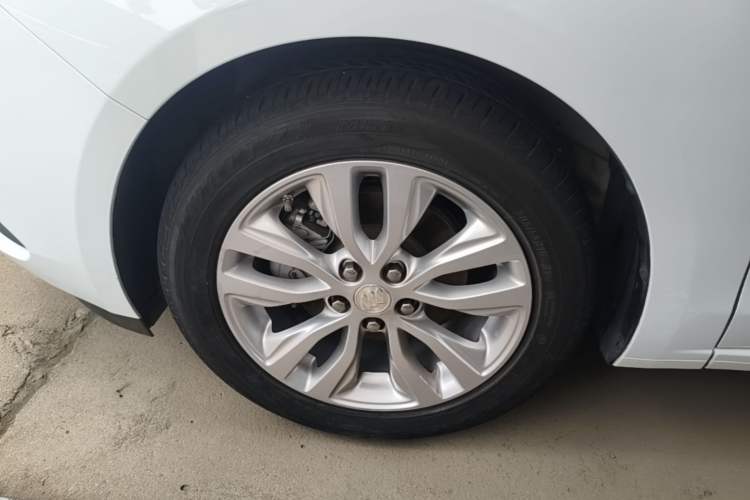 Used Buick GT 2021 Revised Version Flagship 1.5L Automatic Elite Edition Left Front Wheel Hub
