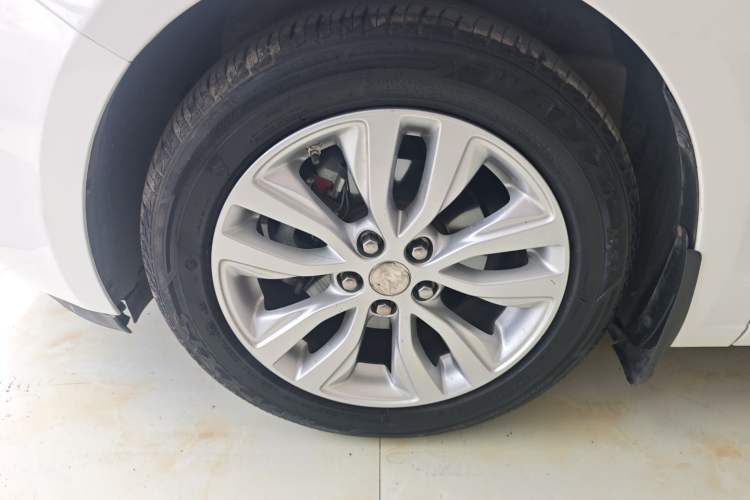 Used Buick GT 2021 Revised Version Flagship 1.5L Automatic Elite Edition Left Front Wheel Hub