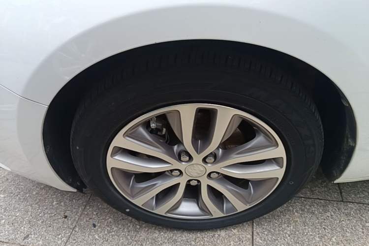 Used Buick GT 2021 1.3T Automatic Mild Hybrid Elite Version Left Front Wheel Hub