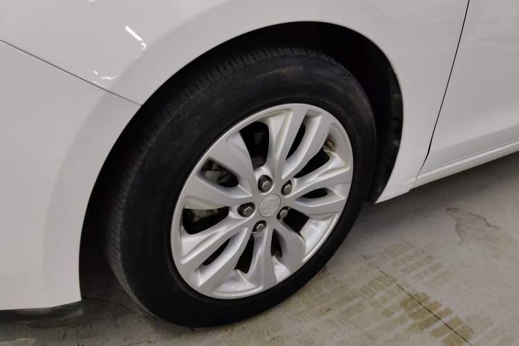 Used Buick GT 2021 Revised Version Flagship 1.5L Automatic Elite Edition Left Front Wheel Hub
