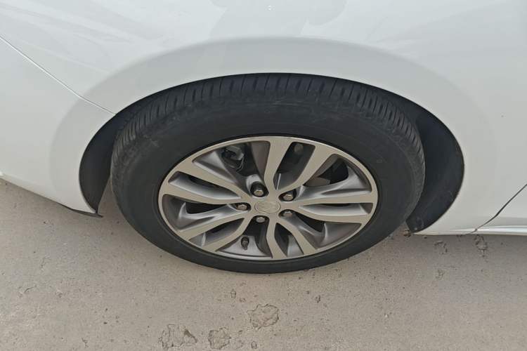 Used Buick GT 2021 Revised Version 1.3T Automatic Mild Hybrid Elite Edition Left Front Wheel Hub