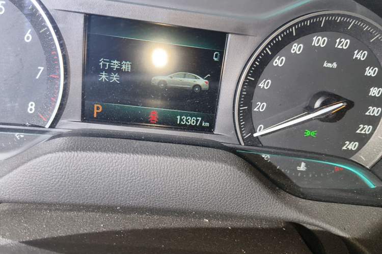 Used Buick GT 2021 1.3T Automatic Mild Hybrid Elite Version Odometer Close Up