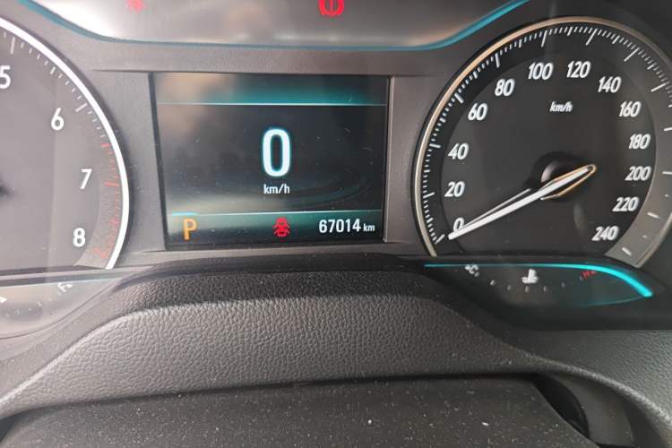 Used Buick GT 2021 Exemplar 1.5L Automatic Elite Version Odometer Close Up