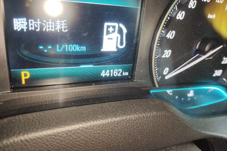 Used Buick GT 2021 1.3T Automatic Mild Hybrid Elite Version Odometer Close Up