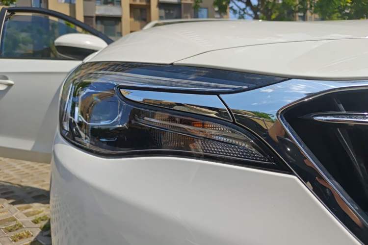 Used Buick GT 2021 Revised Version Flagship 1.5L Automatic Elite Edition Right Front Headlight