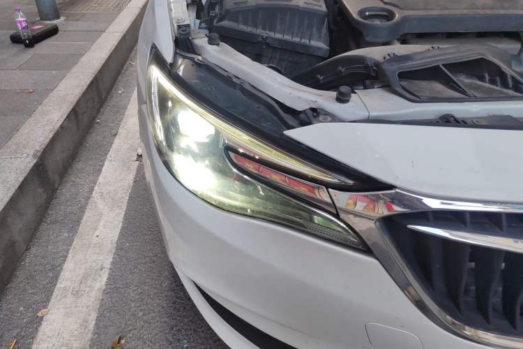 Used Buick GT 2021 Revised Version Flagship 1.5L Automatic Elite Edition Right Front Headlight