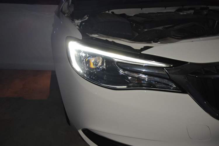 Used Buick GT 2021 Revised Version Flagship 1.5L Automatic Elite Edition Right Front Headlight
