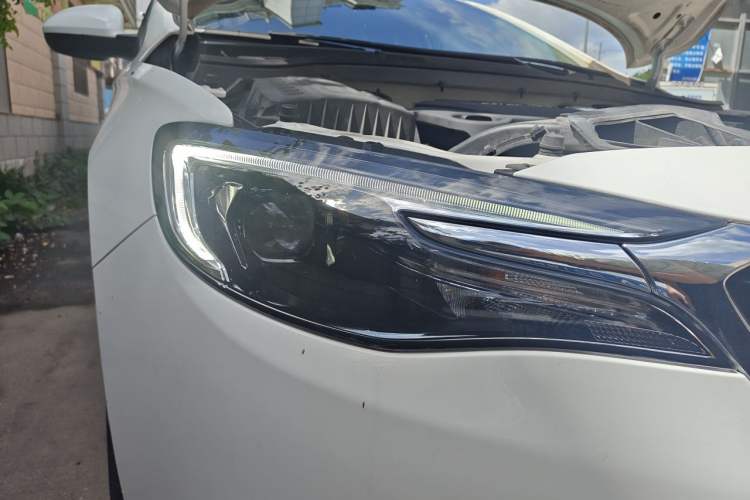 Used Buick GT 2021 Exemplar 1.5L Automatic Elite Version Right Front Headlight