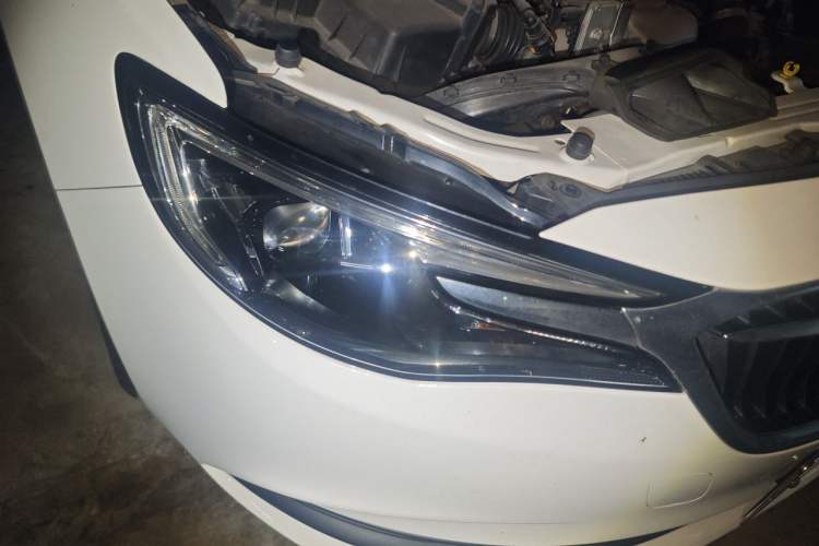 Used Buick GT 2021 Revised Version 1.3T Automatic Mild Hybrid Elite Edition Right Front Headlight