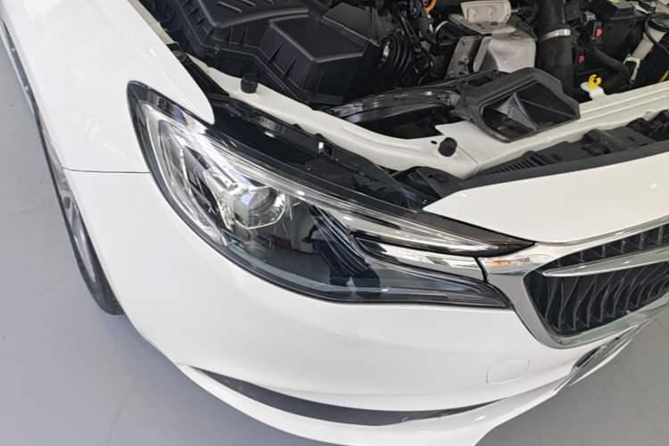Used Buick GT 2021 Revised Version 1.3T Automatic Mild Hybrid Elite Edition Right Front Headlight