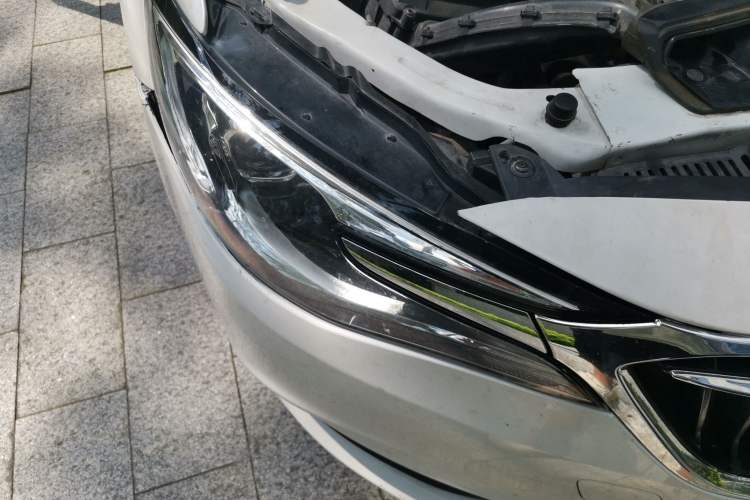 Used Buick GT 2021 Revised Version 1.3T Automatic Mild Hybrid Elite Edition Right Front Headlight