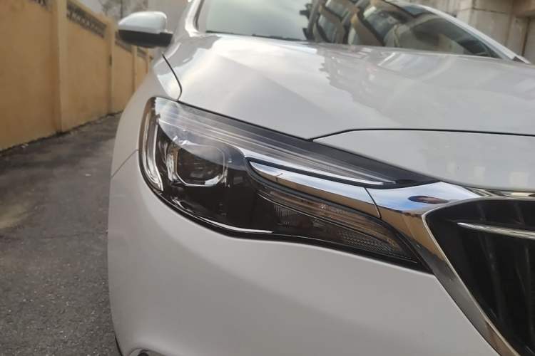 Used Buick GT 2021 Revised Version 1.3T Automatic Mild Hybrid Elite Edition Right Front Headlight