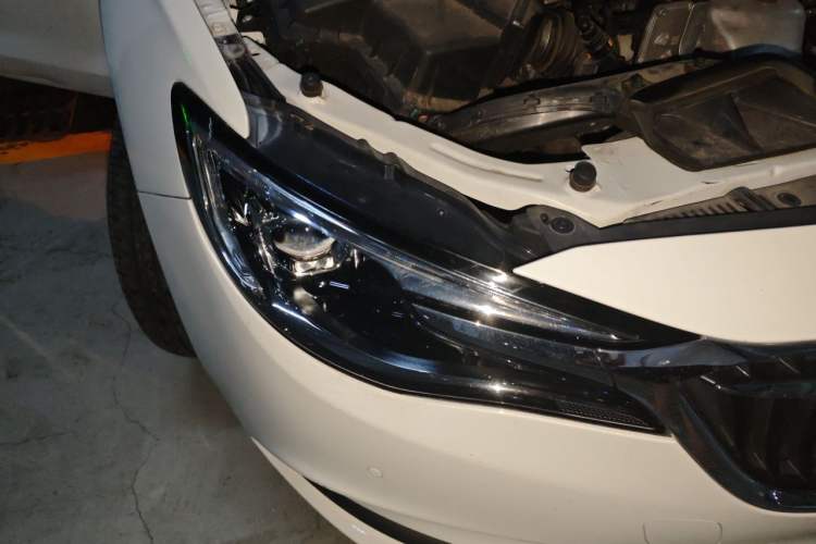 Used Buick GT 2021 Revised Version 1.3T Automatic Mild Hybrid Elite Edition Right Front Headlight