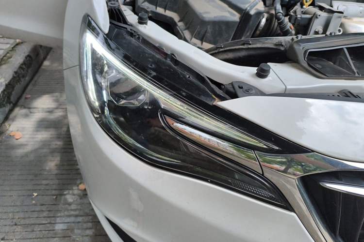 Used Buick GT 2021 Revised Version 1.3T Automatic Mild Hybrid Elite Edition Right Front Headlight