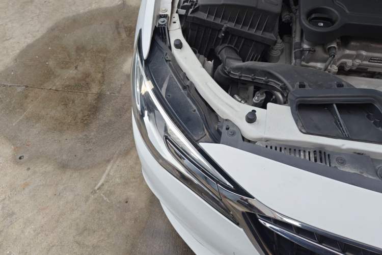 Used Buick GT 2021 Revised Version Flagship 1.5L Automatic Elite Edition Right Front Headlight