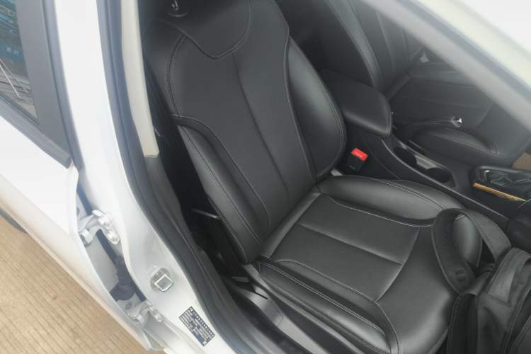 Used Buick GT 2021 1.3T Automatic Mild Hybrid Elite Version Right Front Seat