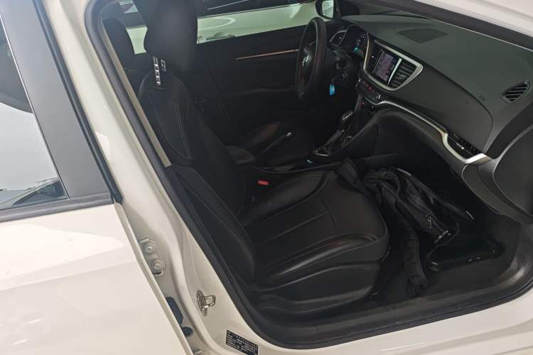 Used Buick GT 2021 1.3T Automatic Mild Hybrid Elite Version Right Front Seat