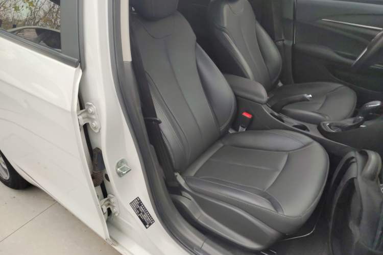 Used Buick GT 2021 Revised Version 1.3T Automatic Mild Hybrid Elite Edition Right Front Seat