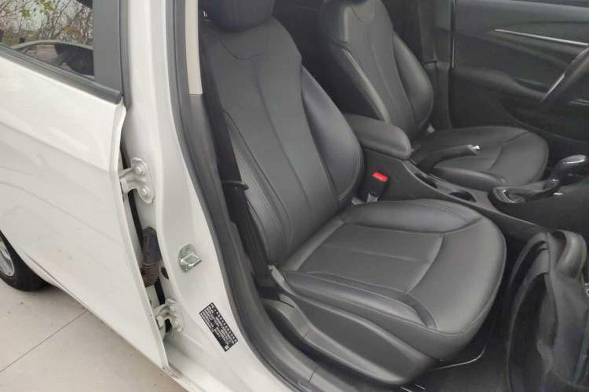 Used Buick GT 2021 Revised Version 1.3T Automatic Mild Hybrid Elite Edition Right Front Seat