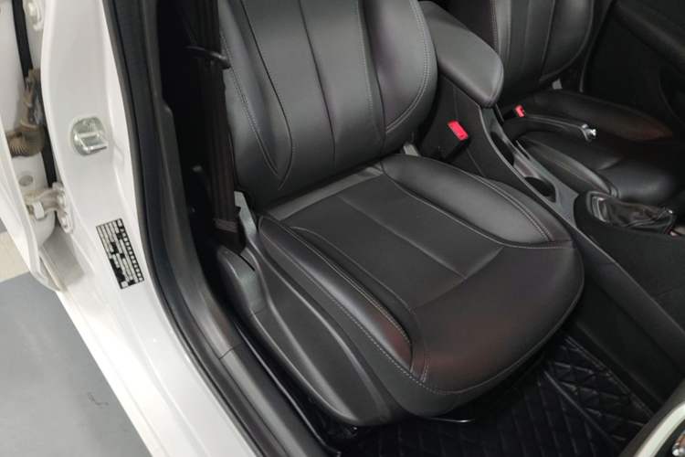 Used Buick GT 2021 Revised Version 1.3T Automatic Mild Hybrid Elite Edition Right Front Seat