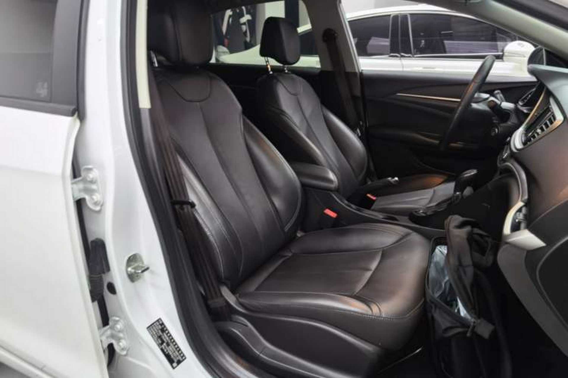 Used Buick GT 2021 Revised Version 1.3T Automatic Mild Hybrid Elite Edition Right Front Seat