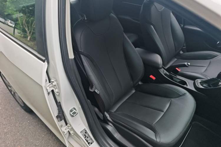 Used Buick GT 2021 Revised Version 1.3T Automatic Mild Hybrid Advanced Edition Right Front Seat