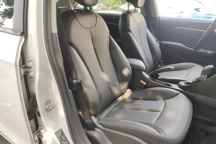 Used Buick GT 2021 1.3T Automatic Mild Hybrid Elite Version Right Front Seat