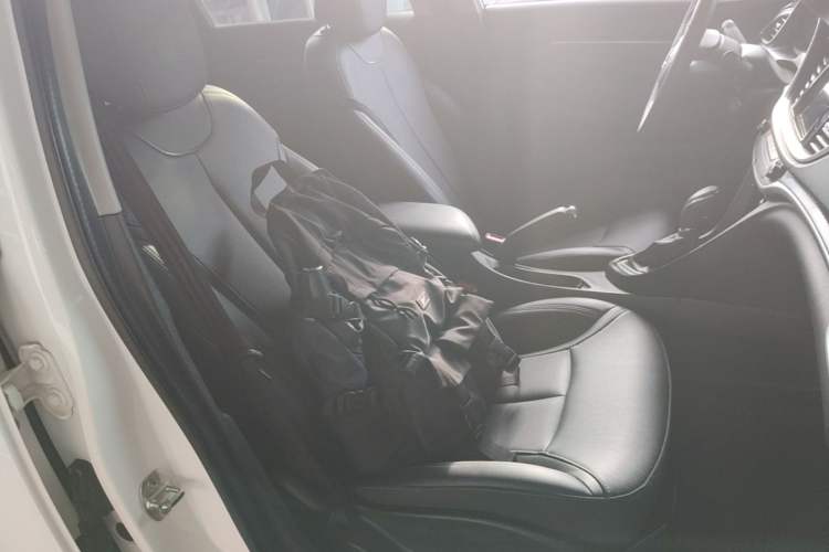Used Buick GT 2021 1.3T Automatic Mild Hybrid Elite Version Right Front Seat