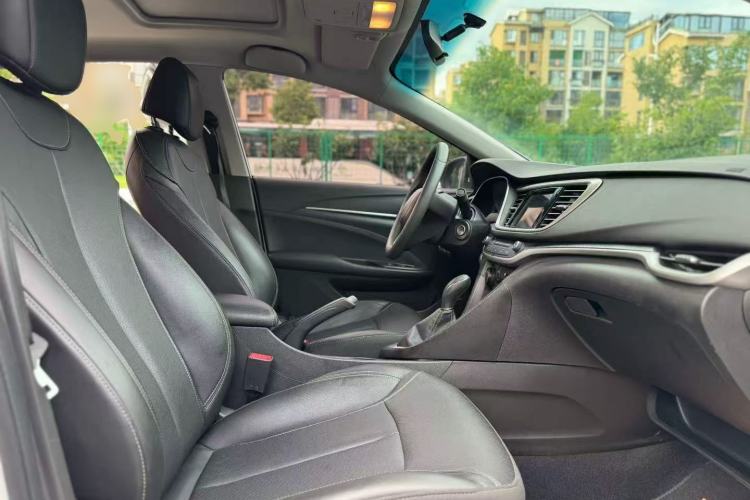 Used Buick GT 2021 1.3T Automatic Mild Hybrid Elite Version Right Front Seat