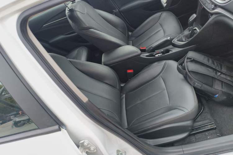 Used Buick GT 2021 Revised Version 1.3T Automatic Mild Hybrid Elite Edition Right Front Seat