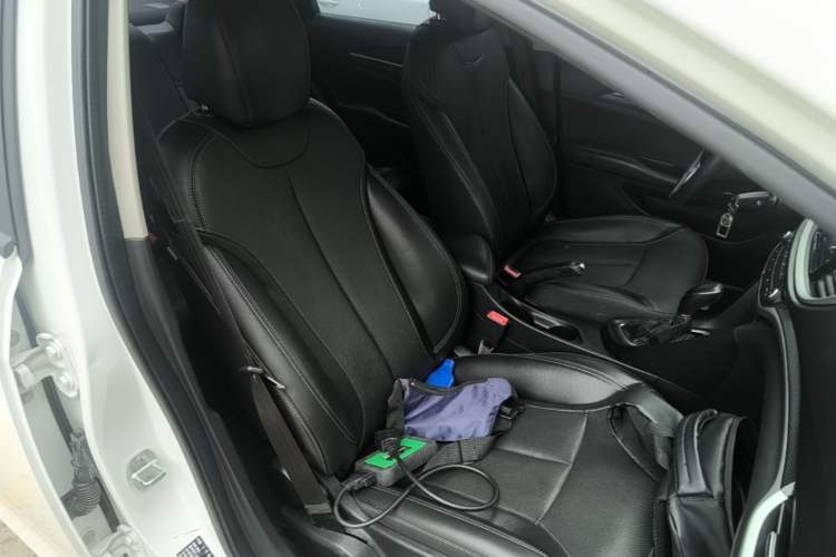 Used Buick GT 2021 Revised Version 1.3T Automatic Mild Hybrid Elite Edition Right Front Seat