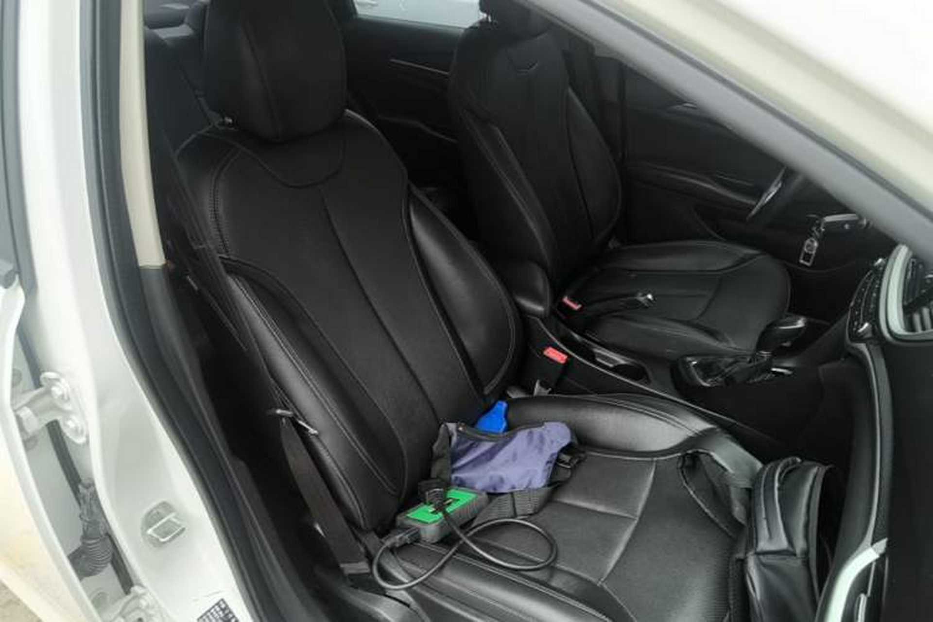 Used Buick GT 2021 Revised Version 1.3T Automatic Mild Hybrid Elite Edition Right Front Seat