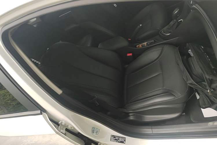 Used Buick GT 2021 Revised Version 1.3T Automatic Mild Hybrid Elite Edition Right Front Seat