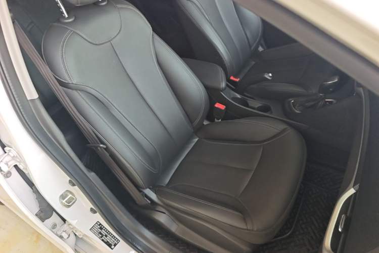 Used Buick GT 2021 Revised Version 1.3T Automatic Mild Hybrid Elite Edition Right Front Seat