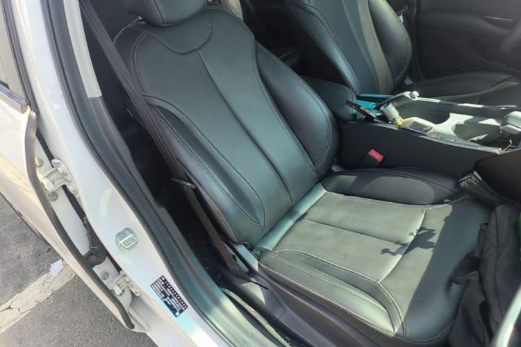 Used Buick GT 2021 Revised Version 1.3T Automatic Mild Hybrid Elite Edition Right Front Seat