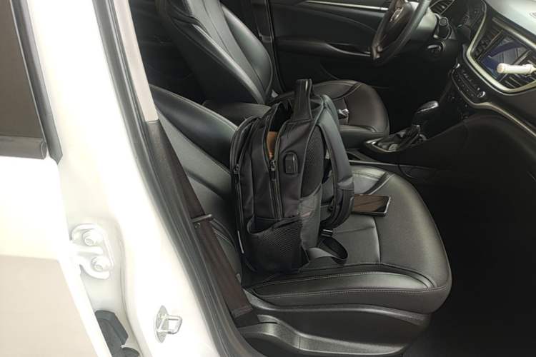 Used Buick GT 2021 1.3T Automatic Mild Hybrid Elite Version Right Front Seat
